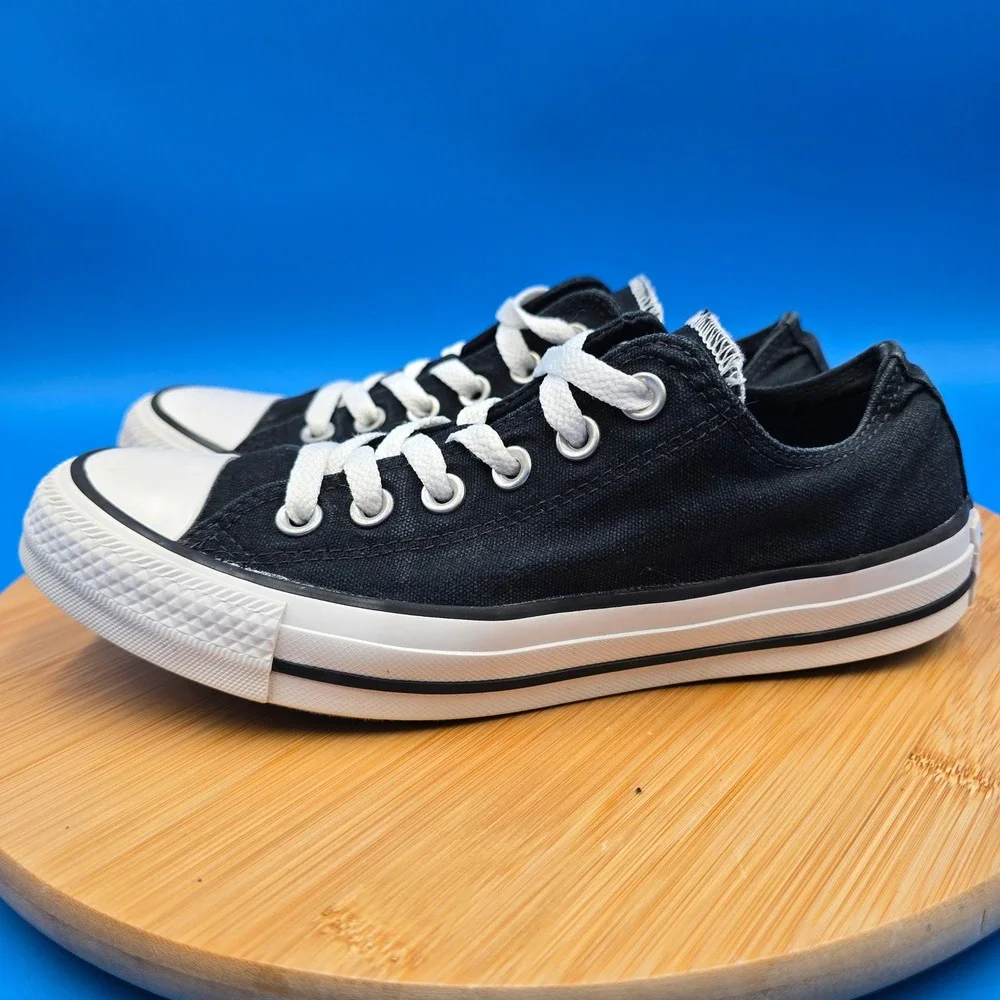 Converse Chuck Taylor All Star Low Black Floral Daisy Shoes 560875F Womens Sz 7 - Picture 2 of 9